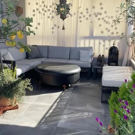 Sol Radiante Attic Studio, Designer-style Studio With Top-tier Amenities Lejlighed *