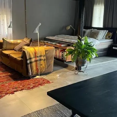 Sol Radiante Attic Studio, Designer-style Studio With Top-tier Amenities *